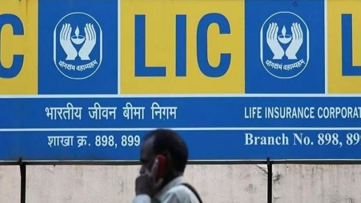 LIC IPO To Soon Make Debut On February 28!!! Checkout The Details To Link PAN With LIC